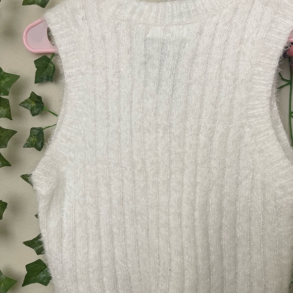 Rib Button Front V-Neck Vest - Picture 3 of 4